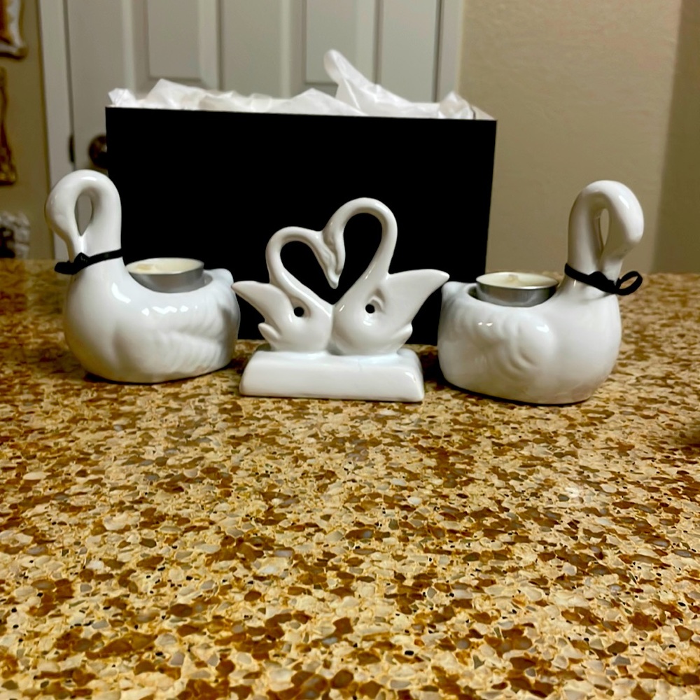 NIB Swan Candle set